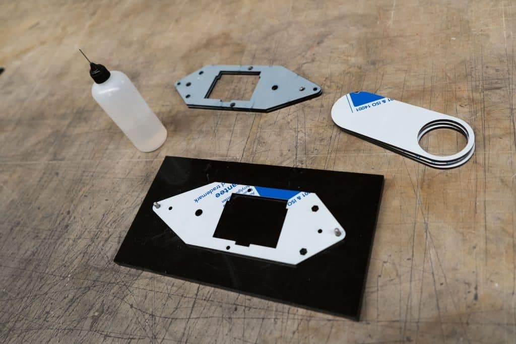 DE BESTE LIJMTECHNIEK PER TYPE KUNSTSTOF