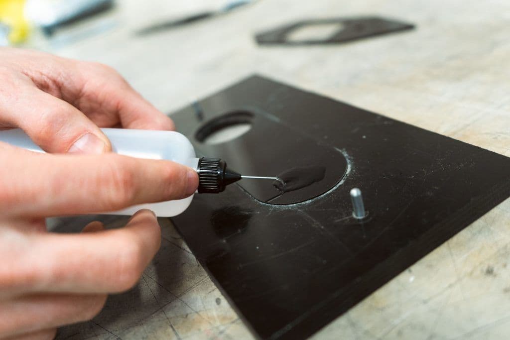 GESCHIKTE KUNSTSTOFFEN VOOR VERLIJMEN