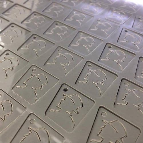 Hoe wordt plexiglas gemaakt?