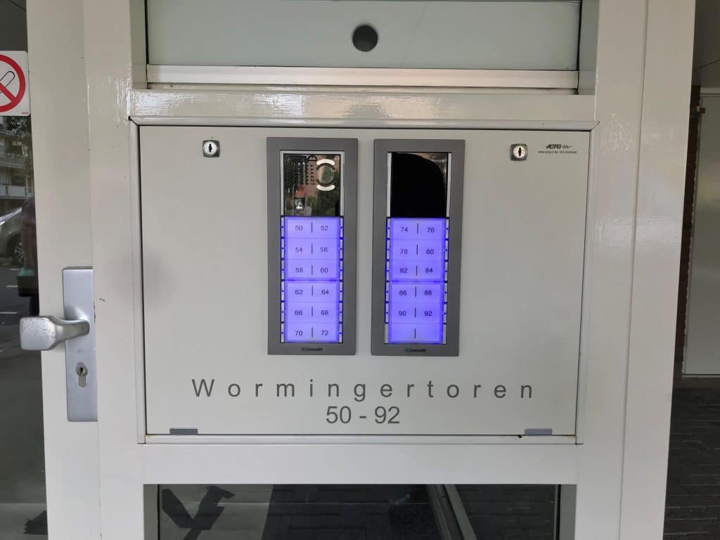Intercom systeem met gegraveerde plaat